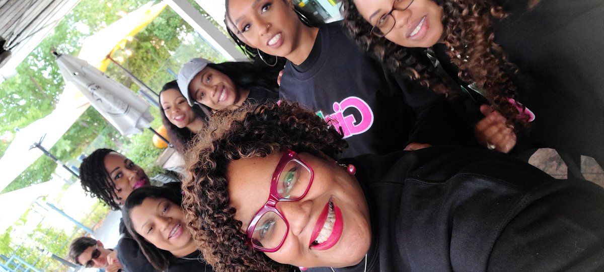 SayitSavoy's tweet image. @UHouston Homecoming fun with my girLS! Fall 05! #epsilonlambda ran into some chapter members whe we set our homecoming out! #prettygirLS #27elementsofenvy