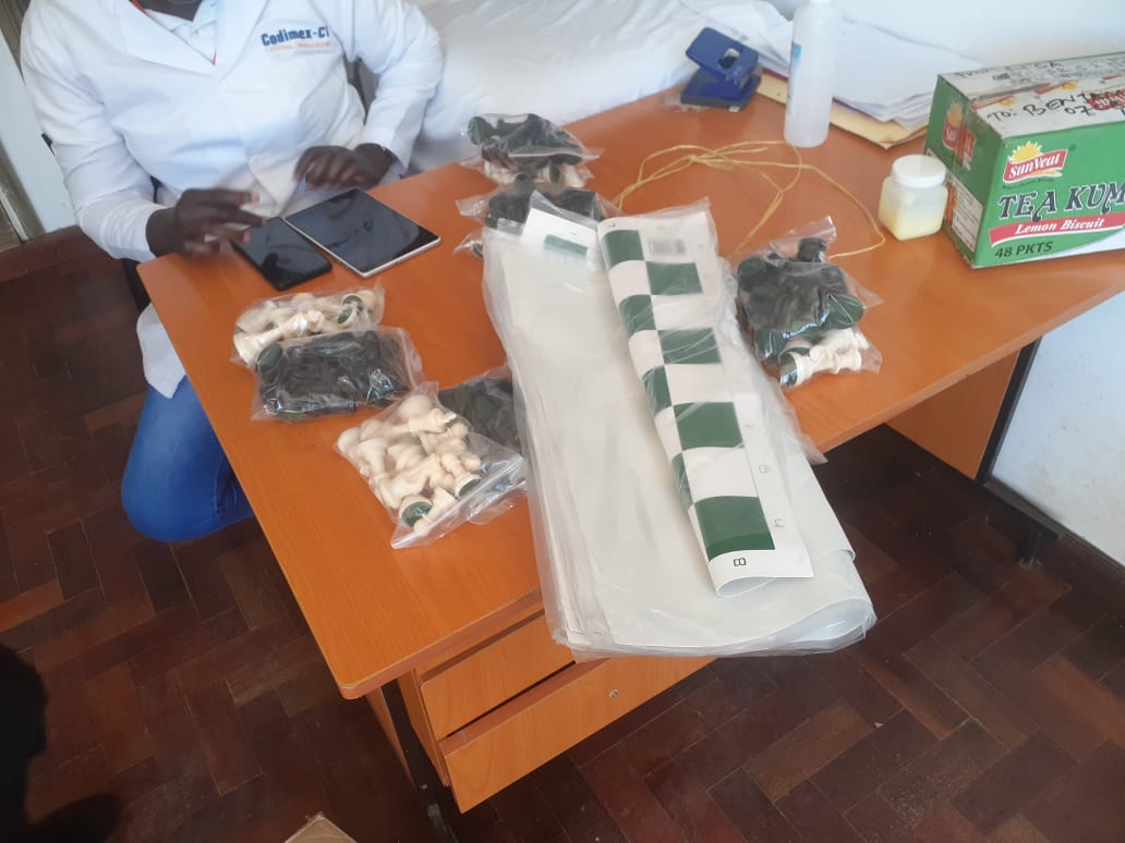 bahati_eugene's tweet image. Palpable excitement  when the Coordinator &amp;amp; Vice President of the @MTRHofficial @ampathkenya run Rafiki Center #Chess Club received boards from @thegiftofchess. The Chess team under coach @ChessHugh is really grateful 🙏🙏