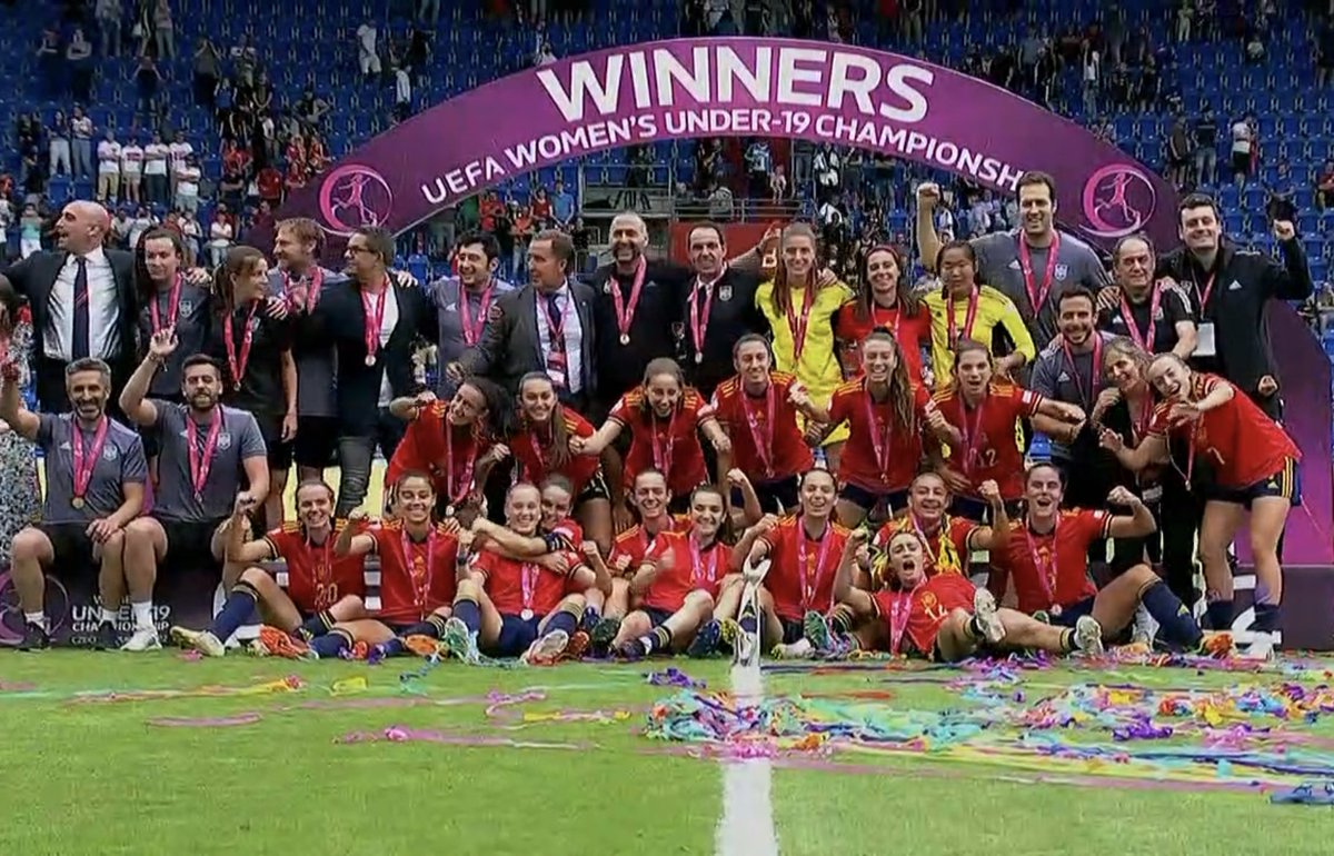 david_lrl's tweet image. 2022, el año en el que la @SEFutbolFem 🇪🇦 ganó:

🥇 Europeo sub-19
🥇 Mundial sub-20
🥇 Mundial sub-17
🥈 Europeo sub-17
🥇 Europeo futsal

Para aplaudir hasta sangrar.