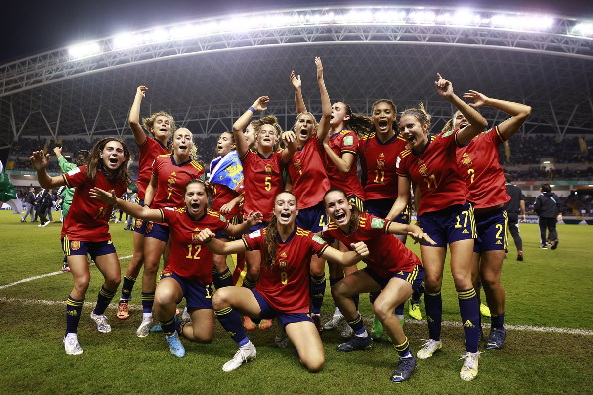 david_lrl's tweet image. 2022, el año en el que la @SEFutbolFem 🇪🇦 ganó:

🥇 Europeo sub-19
🥇 Mundial sub-20
🥇 Mundial sub-17
🥈 Europeo sub-17
🥇 Europeo futsal

Para aplaudir hasta sangrar.