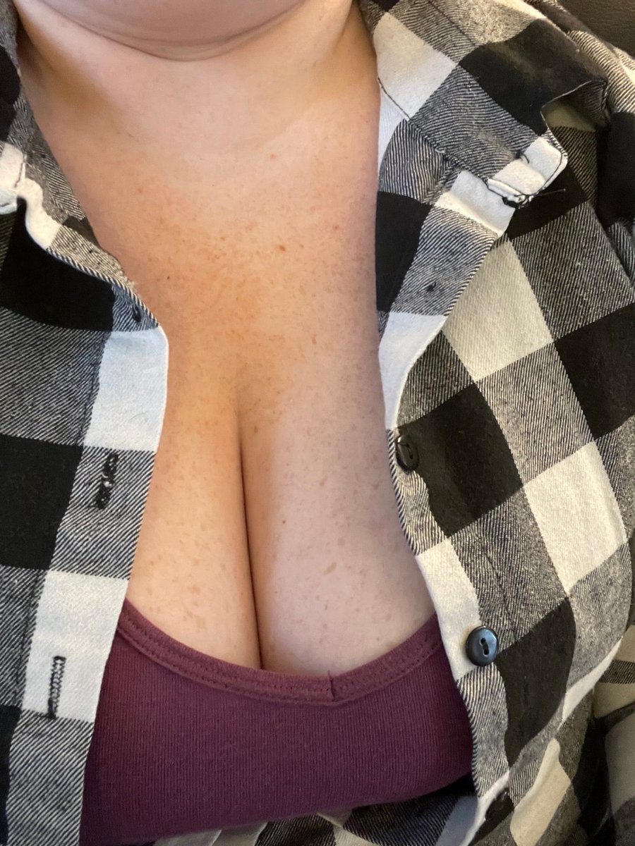 tittiesandadhd's tweet photo. The view my computer is getting while I work on school work! Check out other content here: https://t.co/Lt9QH333Gi #OF #OnlyFans #boobs #Spicycontent #schoolnerd #nerdygirl #spicyaccountant #adultcontent https://t.co/ZgdocHgElX