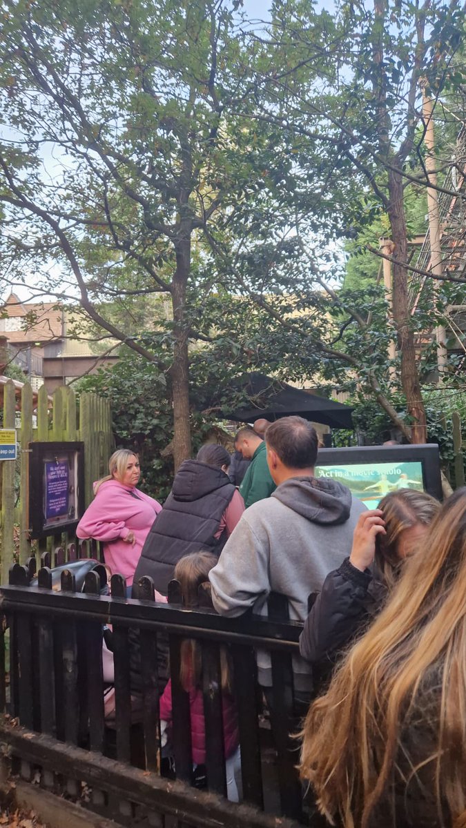 SparkySpur's tweet photo. @CWOA today was worst day at a theme park in years. Obviously last day of the parks year, staff have no interest, food in restaurants lacking, rides breaking down. Queued for Vampire 1.5hrs then technical difficulties, no Managers to deal with complaints-just left to junior staff https://t.co/TWSQnZ6NYL
