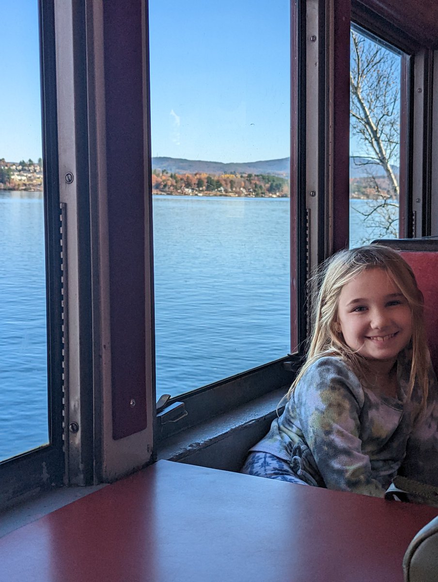 Cphair16's tweet photo. Scenic train ride around lake Winnipesaukee with the fam! @rphair13 https://t.co/ViN19kTrel