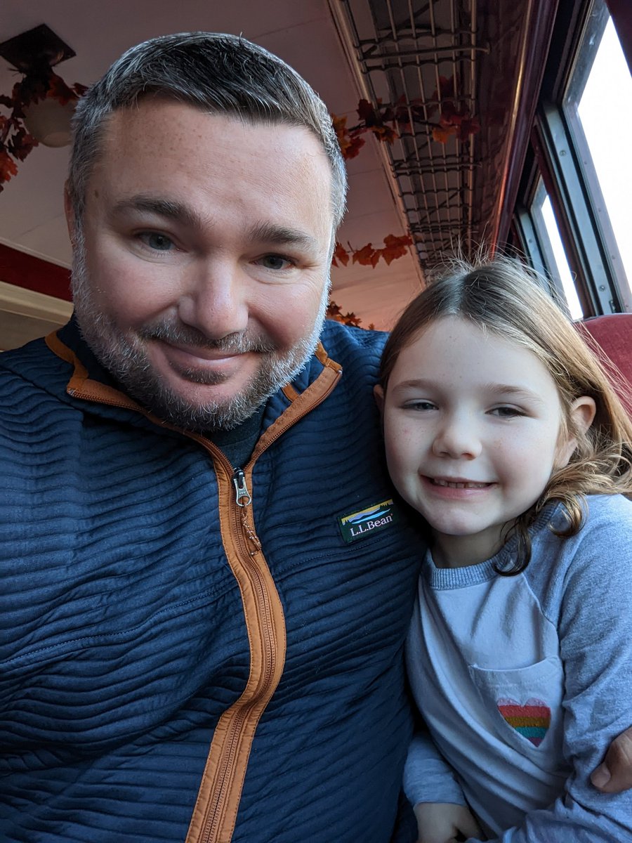 Cphair16's tweet photo. Scenic train ride around lake Winnipesaukee with the fam! @rphair13 https://t.co/ViN19kTrel