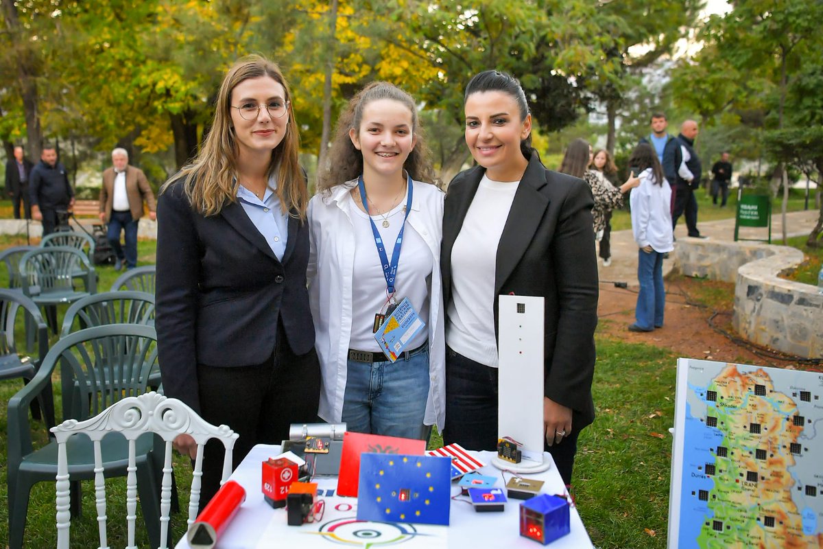 Në Dibër e Mat, me të rinjtë kemi diskutuar mbi sfidat e së ardhmes, projektet e programet. Kemi dëgjuar me vemendje vërejtjet e sygjerimet e tyre. Kush më mirë se të rinjtë di se si duhet te jetë në të ardhmen vendi ynë. Bashkë do ia dalim 💪🤝