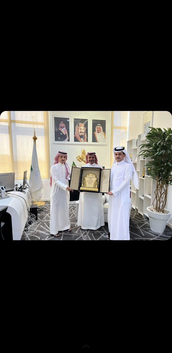 alialmesad's tweet photo. حمد زبون المعرفه والمراجل
درعٍ ليام ومن سكن في حماها

كم حالةٍ ما فادها كل خاجل
قال ابشري وانا حمد واحتواها
@hamadalmassad https://t.co/aB3efDmjzm