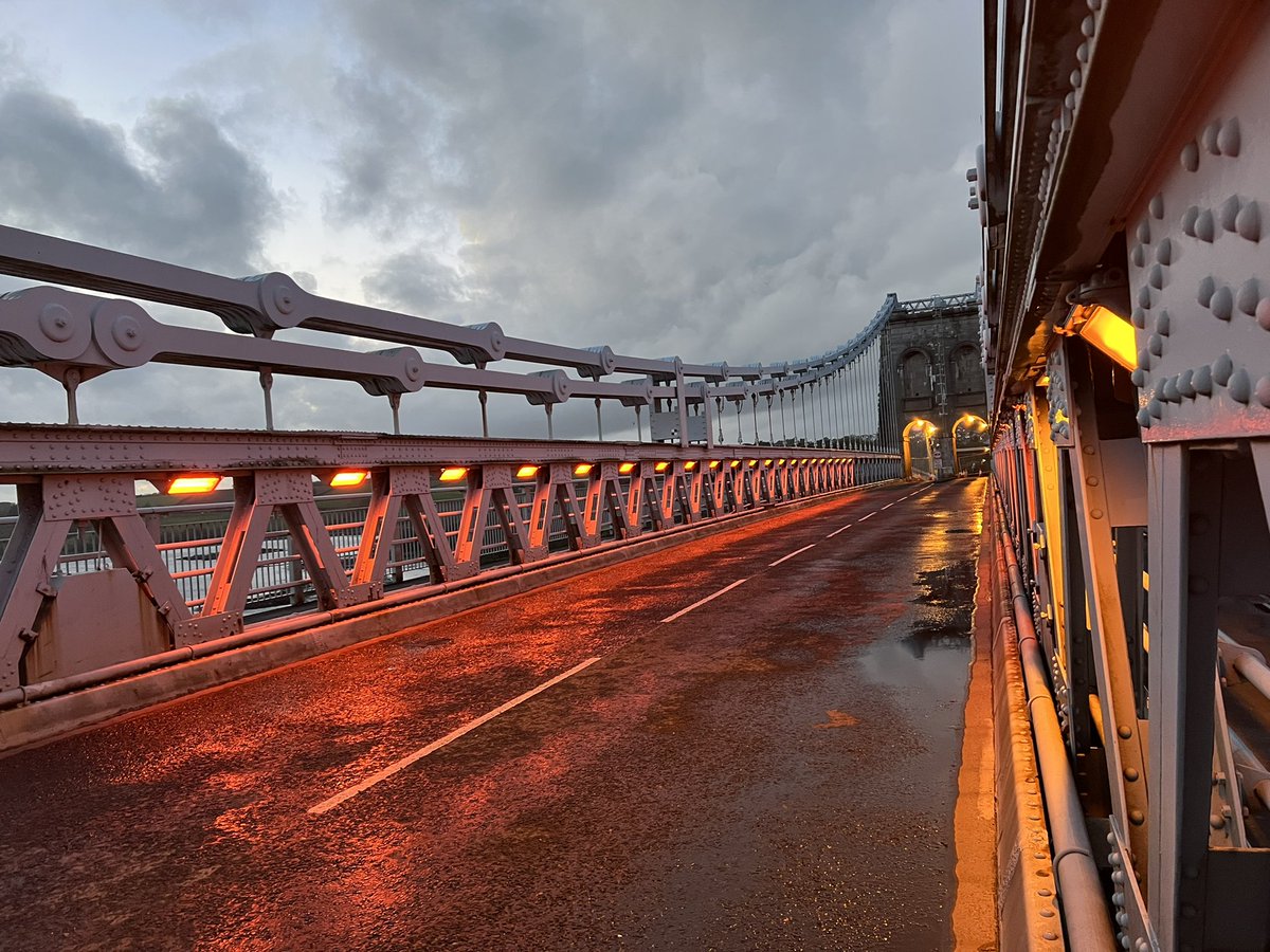 MenaiBridgepostoffice tweet media