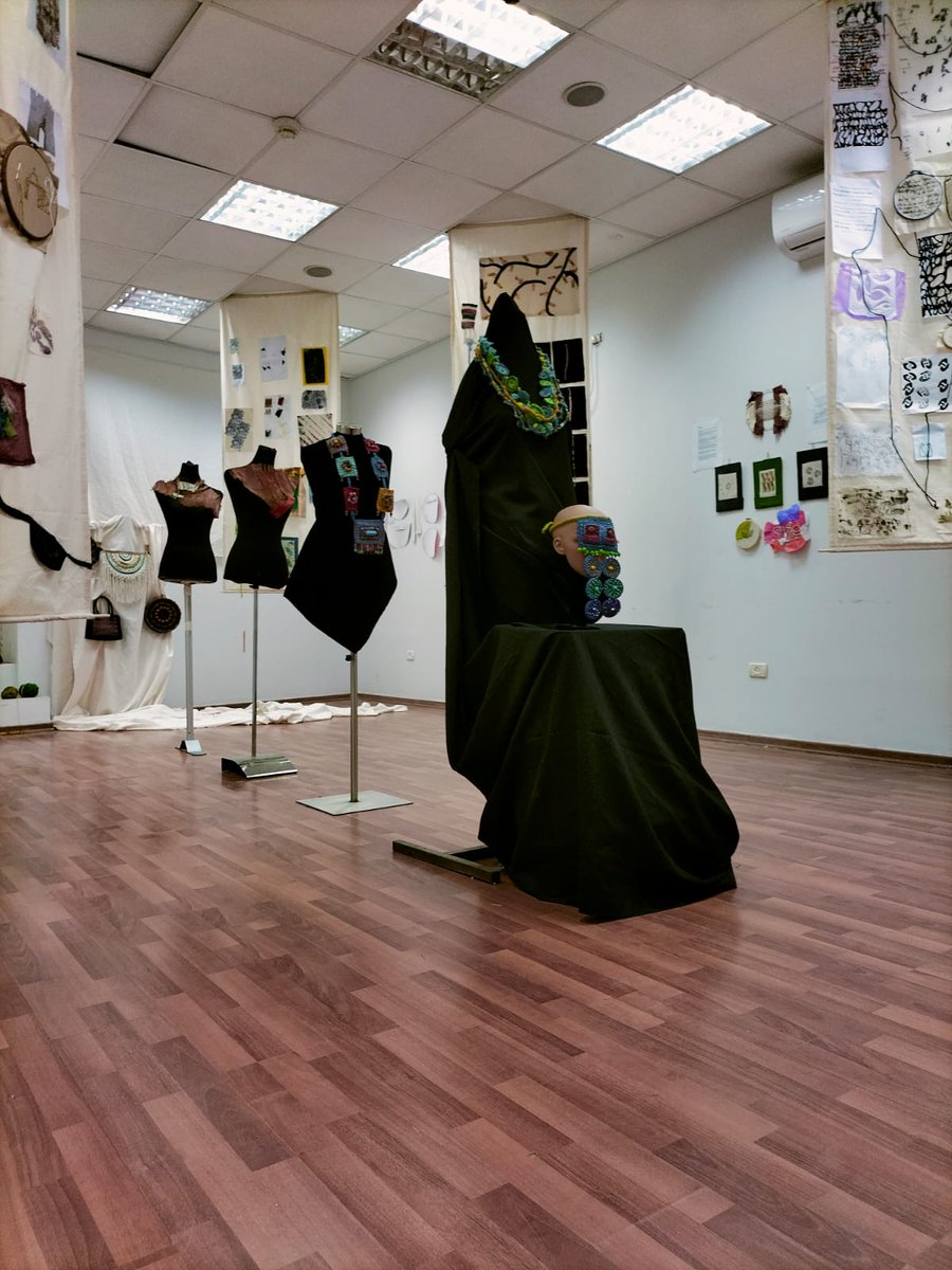 sdk6688's tweet photo. @AlElieh opened the exhibition "A Weave of Ideas" as a presentation of all processes and relations that participants built up with textile during our 1st part of the "Art for Change" project supported by the #BritishCouncil Jerusalem including a very talented performance. https://t.co/pWPI9VTOVp