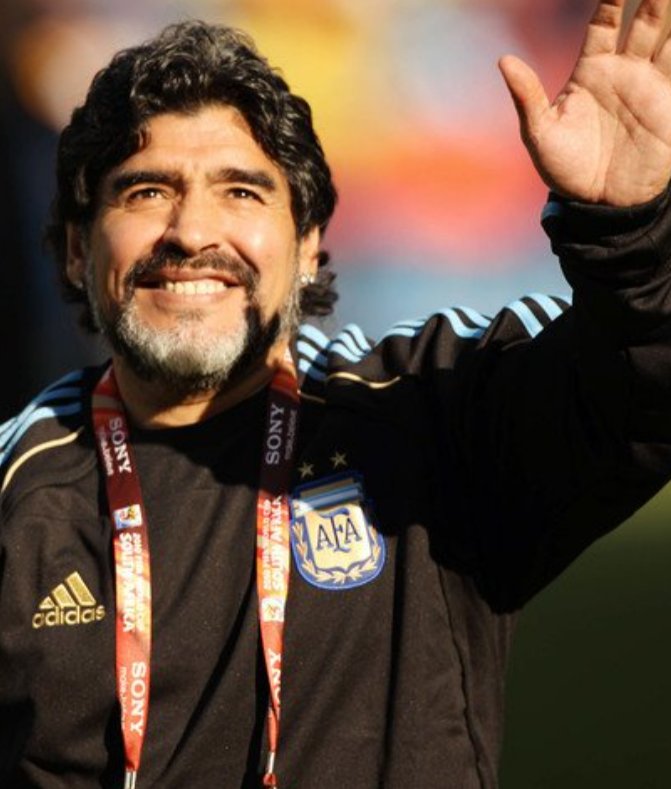 rodrigoarin's tweet photo. Se te extraña D10S!! Cada día sos más grande. https://t.co/RXx41QQ1Qj