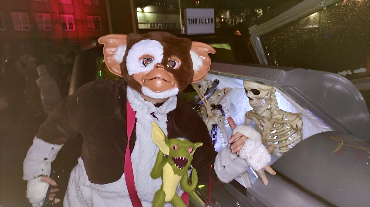LuvJagger's tweet photo. 💀Happy Halloween you naughty Gremlins 🎃 #Halloween #harmonydog #gizmo #gremlins #genx #doggo #yvr #mogwai #halloweencostume https://t.co/z4FkQemYFS