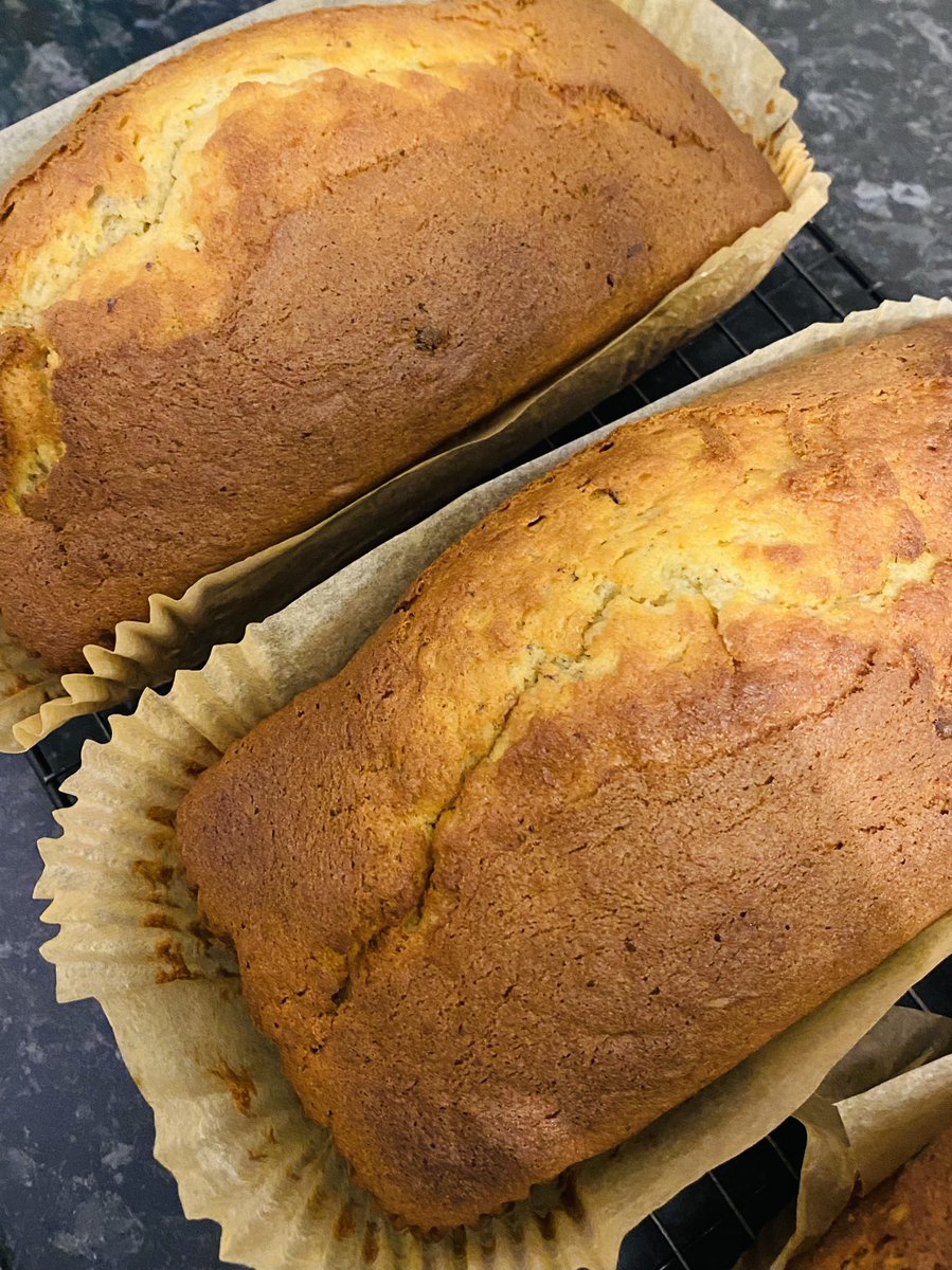 I declare tomorrow will be banana loaf day at uni 🍌 🍞 🏫 #cake #MondayMotivation