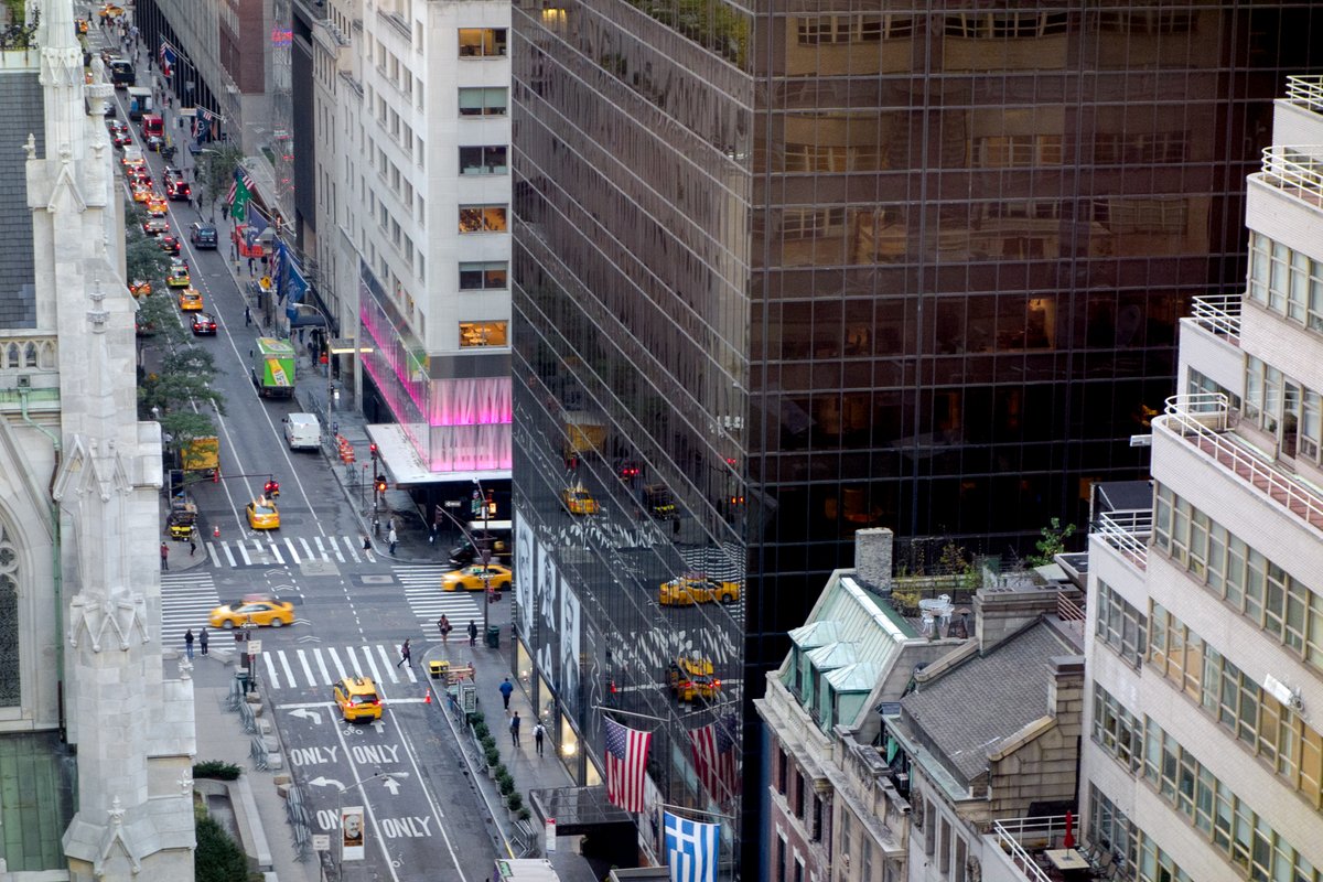 Cab Reflection
(New York)

#newyork #nyc #manhattan #streetphotography #cityscape @nycfeelings @We_Love_NewYork @NYCDailyPics @JanJanbenedik