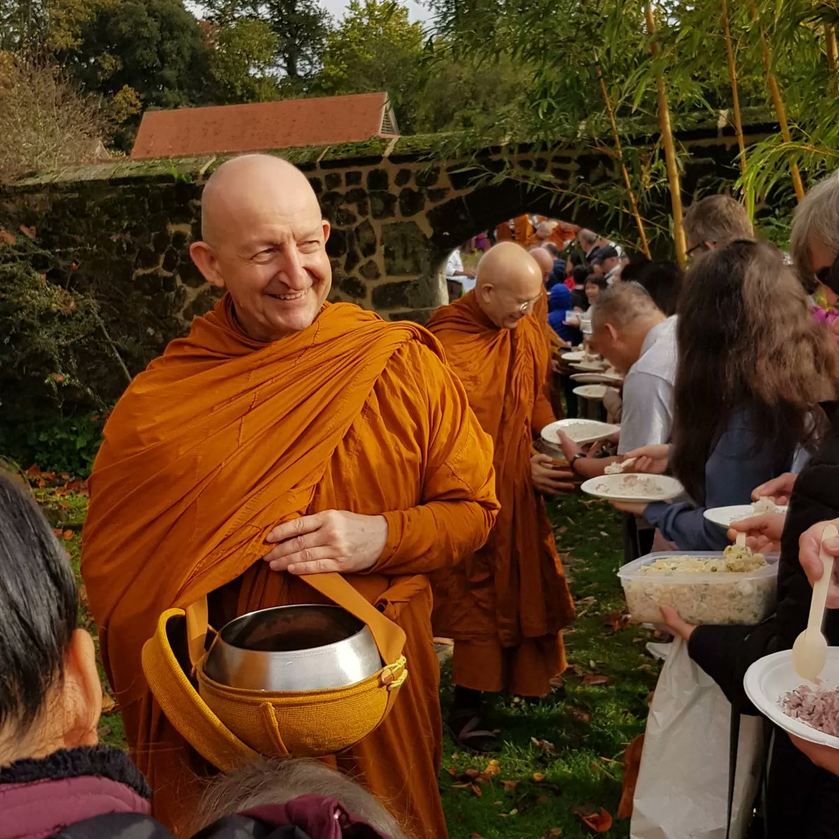 HayesHants's tweet photo. Lovely day celebrating #Katina Festival #Chithurst Buddhist Monastery ending of 3 months #Vassa or Rains Retreat &amp; v special relationship tween  monks, nuns, lay women &amp; men. 

Recognising values that make living in harmony possible, patience, moral conduct, kindness &amp; empathy. https://t.co/monbovPS4c