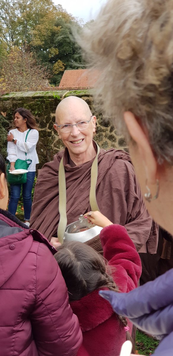 HayesHants's tweet photo. Lovely day celebrating #Katina Festival #Chithurst Buddhist Monastery ending of 3 months #Vassa or Rains Retreat &amp; v special relationship tween  monks, nuns, lay women &amp; men. 

Recognising values that make living in harmony possible, patience, moral conduct, kindness &amp; empathy. https://t.co/monbovPS4c