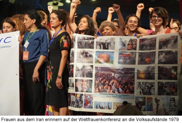 Solidarität 
mit dem Kampf der Iranerinnen und Iranern 
„Wir haben keine Angst mehr – jetzt haben sie Angst vor uns"
fvcourage.de/wir-haben-kein…
#internationalesolidarität #frauenbewegung #IranRevoIution2022