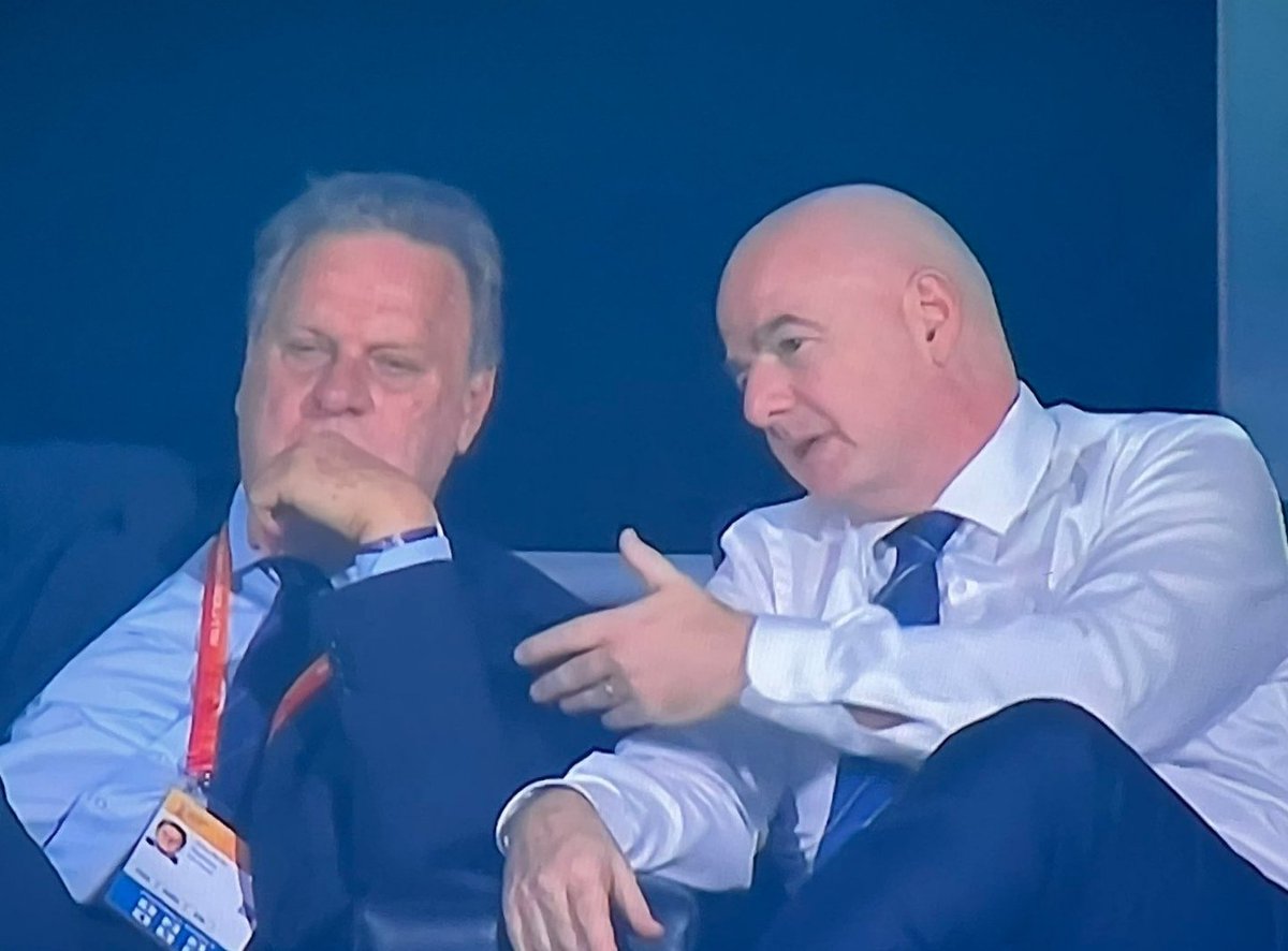 msilvaazul's tweet photo. No entiendo.
Jesurún se mete semejante viaje, se gasta toda esa plata, se extiende en un palco de honor junto a Infantino, ¿todo para ver fútbol amateur? https://t.co/QKRAlGpvBL