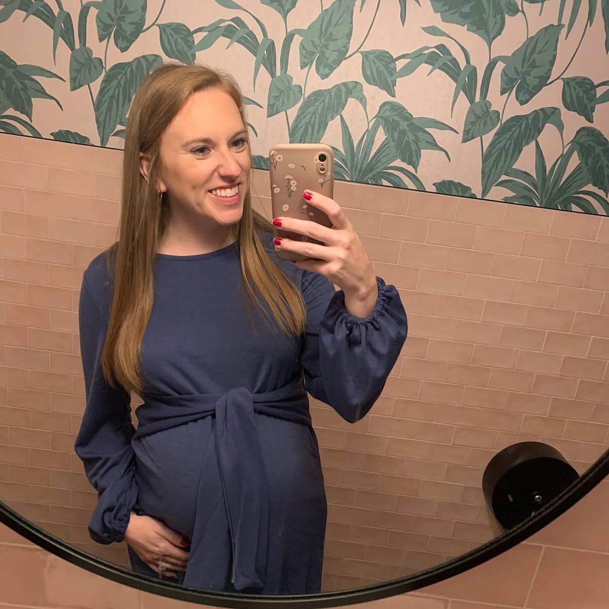 Just showing off my bump 🤰🏼💕