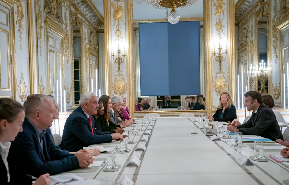 Photos from the meeting held last week between the President of the Republic of France <a href="/EmmanuelMacron/">Emmanuel Macron</a> and <a href="/fidh_en/">FIDH</a> members including our G.D. Shawan Jabarin who gathered in Paris for the 100 years anniversary of the FIDH and the 41st congress!
#StandWithThe6