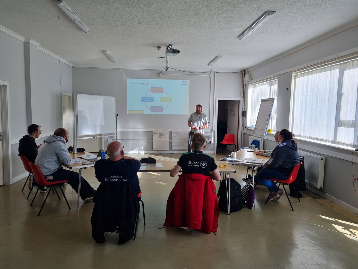 welsh_lad89's tweet photo. A busy few weekends in @SJACGwent 6 members completed their trainer course, and others attended their PTA requal, thanks to @Jacquelyn_1966 @GazNursePrac and Rhys for your help and support, well done all 🥳 #training #Ambulance #volunteers #trainertraining #DPT https://t.co/kc16Oabqkw
