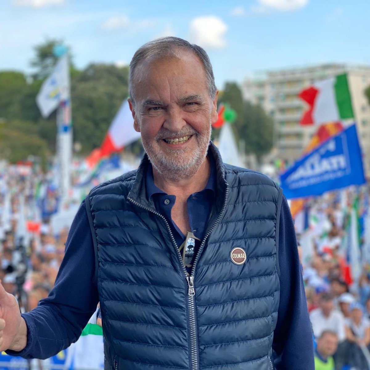 A nome mio personale e del Senato rivolgo al senatore e amico Roberto Calderoli un forte abbraccio e un sincero augurio. A presto Roberto!