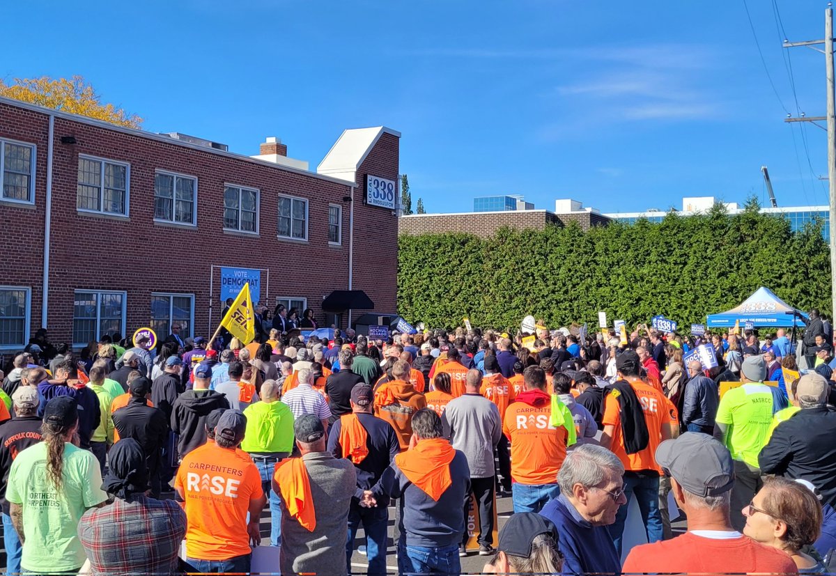 BryanLesswing's tweet photo. 👀 ABSOLUTELY PACKED turn out for Nassau #earlyvote GOTV rally for Governor @KathyHochul and Democrats 👏 https://t.co/cYw5NG7PRR