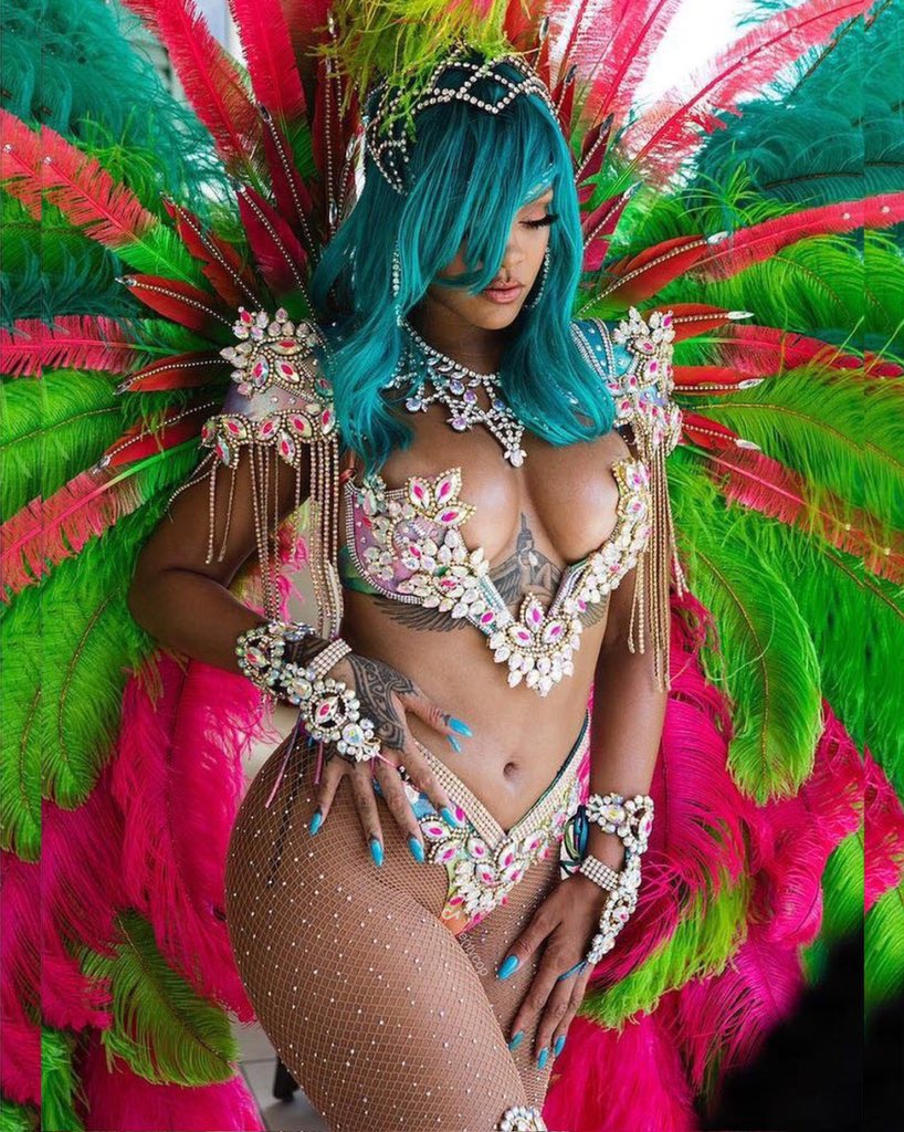 RihannasNavy01's tweet photo. this Rihanna picture https://t.co/ON1iLLepYi