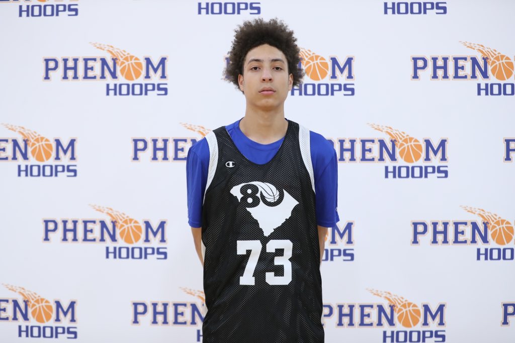 6’6 ‘25 Robert Moore (Porter Gaud) is such a smooth player. Can succeed with or without the ball in his hands. Excellent shooter and poised playmaker who can consistently create for himself and others. Looks likely to be one of the top players in the state #SCTop80