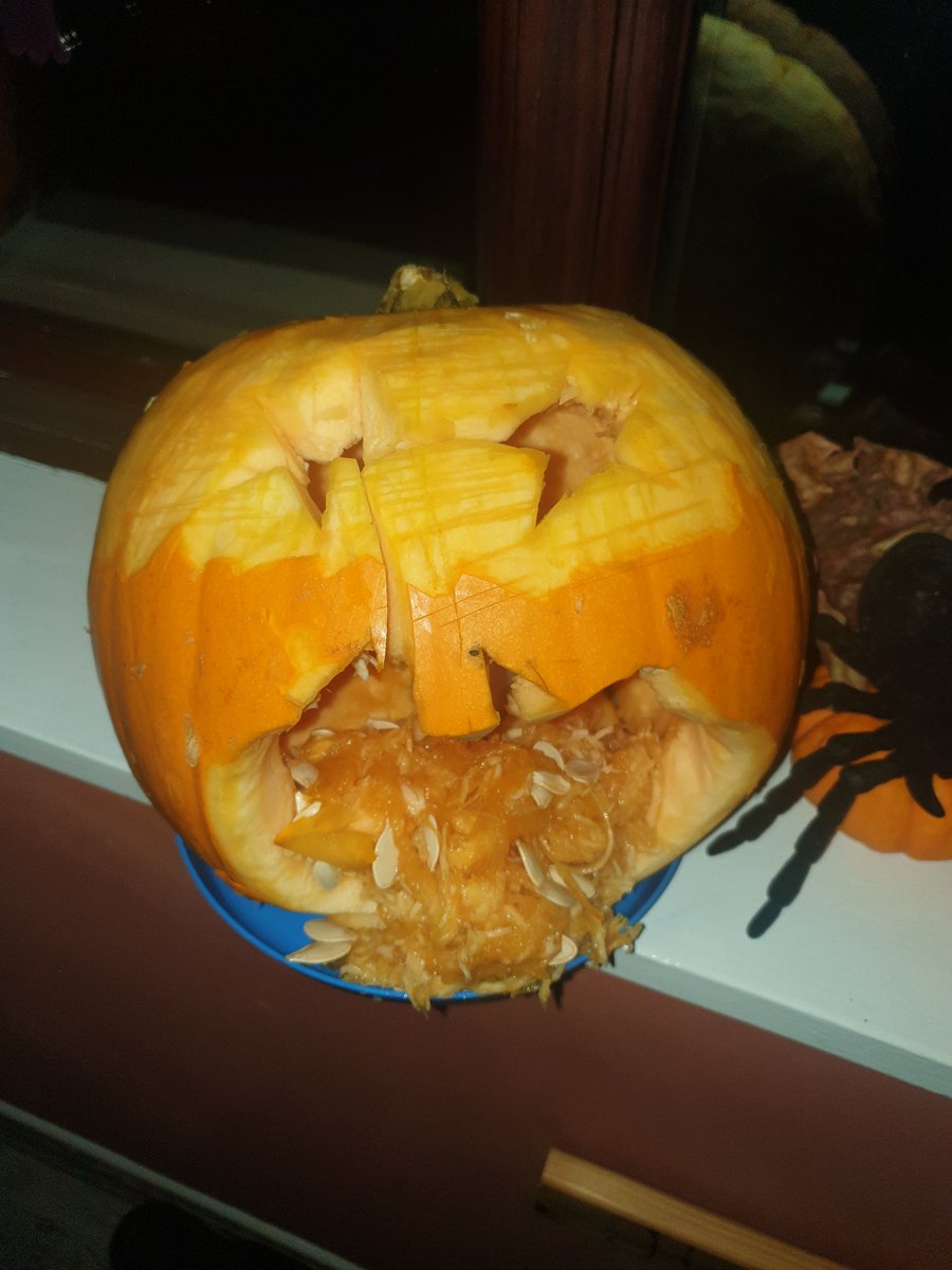 LgAshcroft's tweet photo. @stjameswigan Ashcroft Pumpkins 🎃 #Jesusislight https://t.co/DMJuFCDNTy