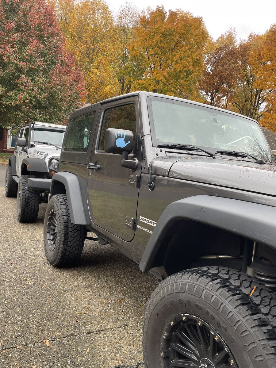 Saw an opportunity to capture #Jeeps fall pics <a href="/29kyle29/">Kyle</a> #hisandhers #jeep #jk #jku <a href="/Jeep/">Jeep</a> <a href="/THEJeepMafia/">The Jeep Mafia</a>🧡💛