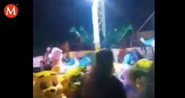 Milenio's tweet photo. ▶️ Juego mecánico se desploma en Feria de #Teloloapan, #Guerrero; hay 25 lesionados

https://t.co/uR191V7ENf https://t.co/n5leVmwLPX