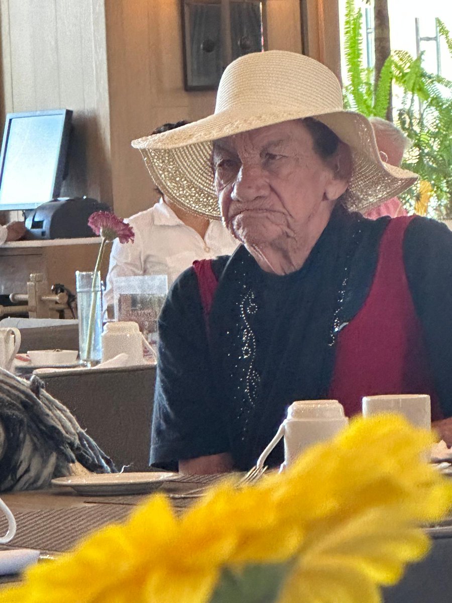Hoy, nos encontramos a La Gilbertona en Ensenada BC. El Influencer sinaloense trae escolta...#FelizDomingo