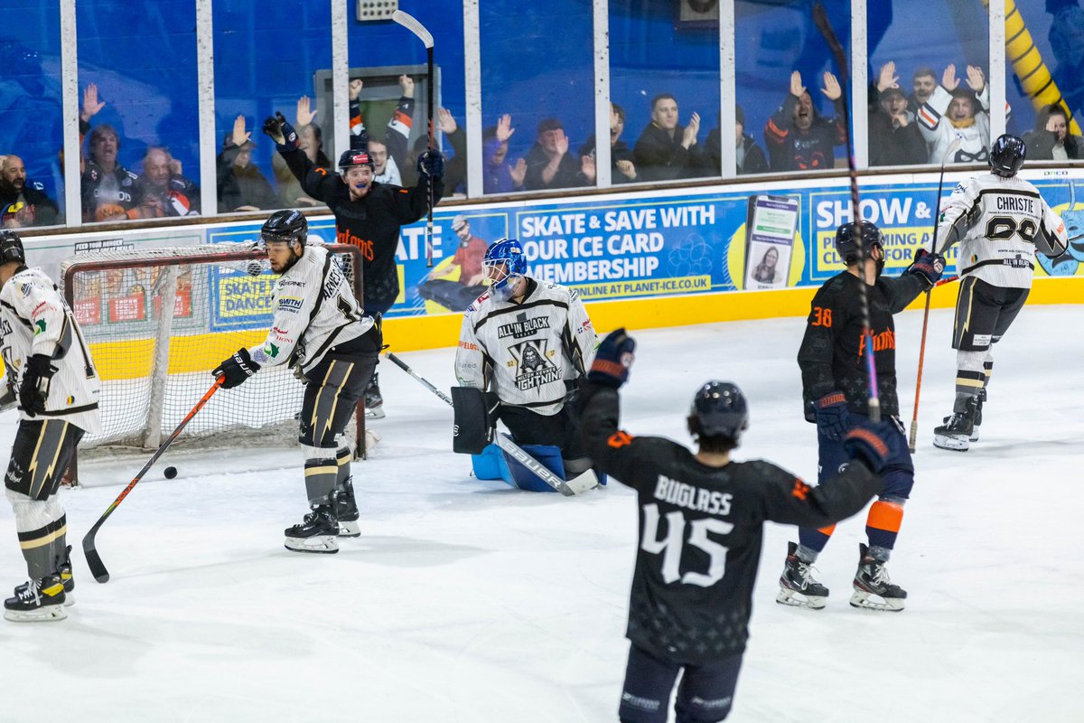 GoPhantoms's tweet image. 📸 First period action from SBD Photography!

#PPvMK | #WeArePhantoms