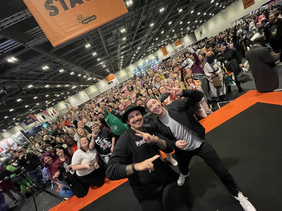 robbiedaymond's tweet photo. Critter love, anime enthusiasts, gamers, a dice-goblin gift shrine, rollies, a packed LAVA show, new fans &amp; friends… we’ve waited for this Con for years, and you didn’t disappoint. London? You brought the THUNDER! We love ya. Thanks for the memories. 💙🇬🇧❤️ https://t.co/5xiOd4L6LC