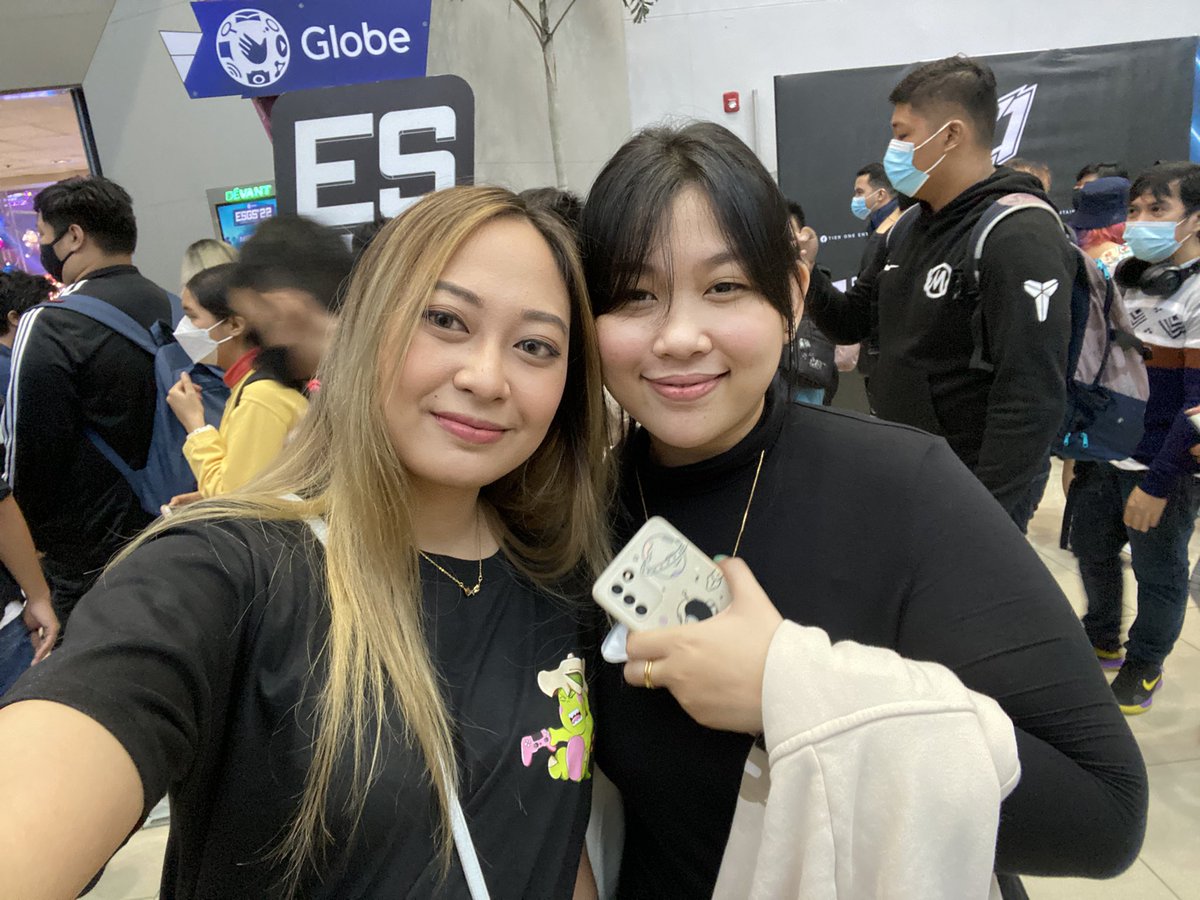 iziarawr's tweet photo. After 3years, TANGANITA met BONITA again! #iPlay #Batangpasaway 🤟🏼💕 @wirashla https://t.co/dJHKrb1WrA