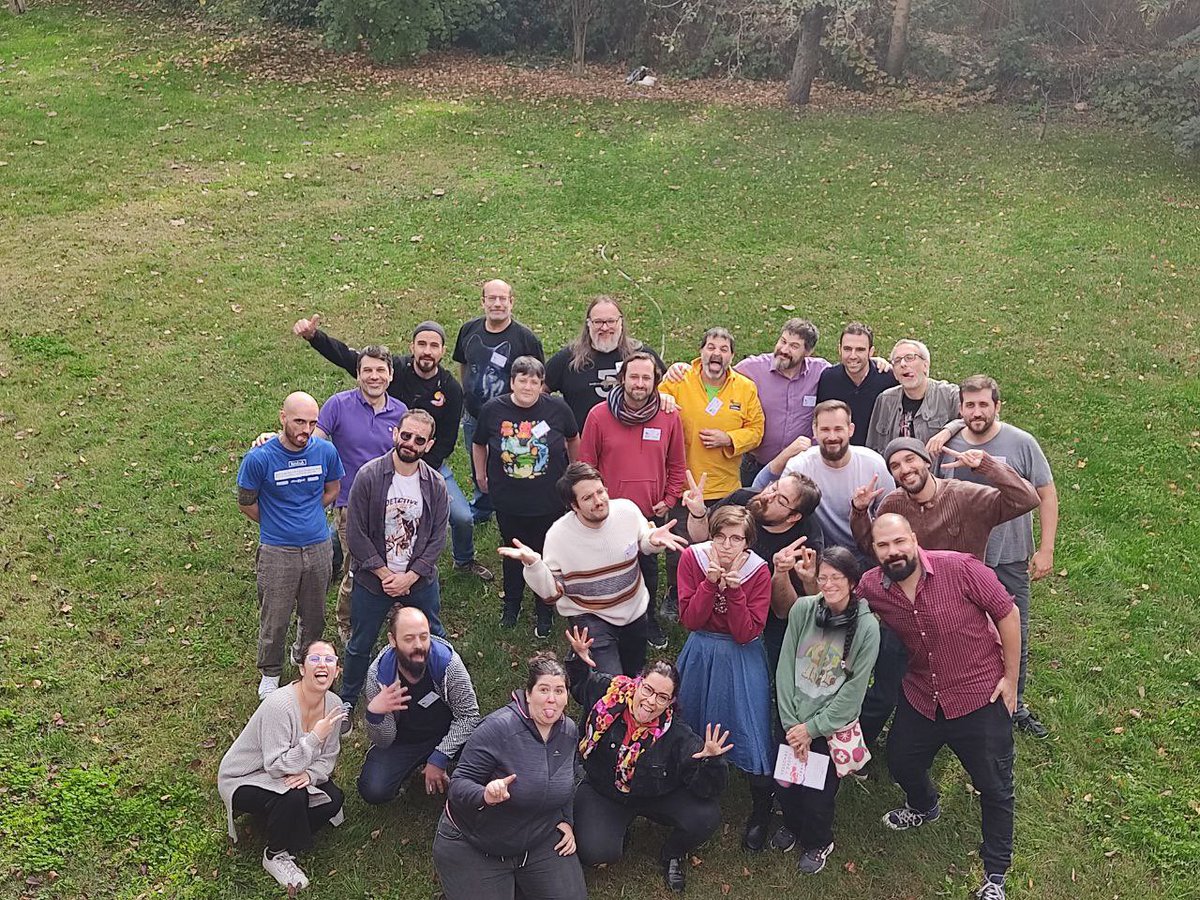 Todas las jornadas y eventos tienen un comienzo. Y este inicio de las jornadas de diseño #Diseñarol ha sido maravilloso. Todo el reconocimiento, cariño y afecto a <a href="/friki_mami/">FrikiMami</a> &amp; @IrisZancho por su trabajo. Y a todas las personas asistentes por su amabilidad, cercanía y simpatía.