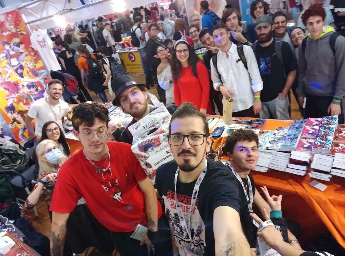 UpperComics's tweet photo. 💫🔥Anche oggi avete travolto il nostro stand!
Siamo sempre felicissimi del fatto che le nostre storie a fumetti riescano a coinvolgervi così! 🔥💫 #uppercomics #luccacomics2022 https://t.co/gtgpYwT2kp