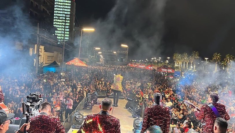 RadarGrupero's tweet photo. El Flaco si es profeta en su tierra!

Luis Ángel “El Flaco” se presentó por primera vez en Mazatlán, Sinaloa ya como solista.

La cita fue en la Avenida Quirino Ordaz, como parte del Ruta 15 Fest.

Aquí les dejamos las imágenes

#luisangelfranco #mazatlán #sinaloa #ruta15fest https://t.co/JiCuqO1S8f