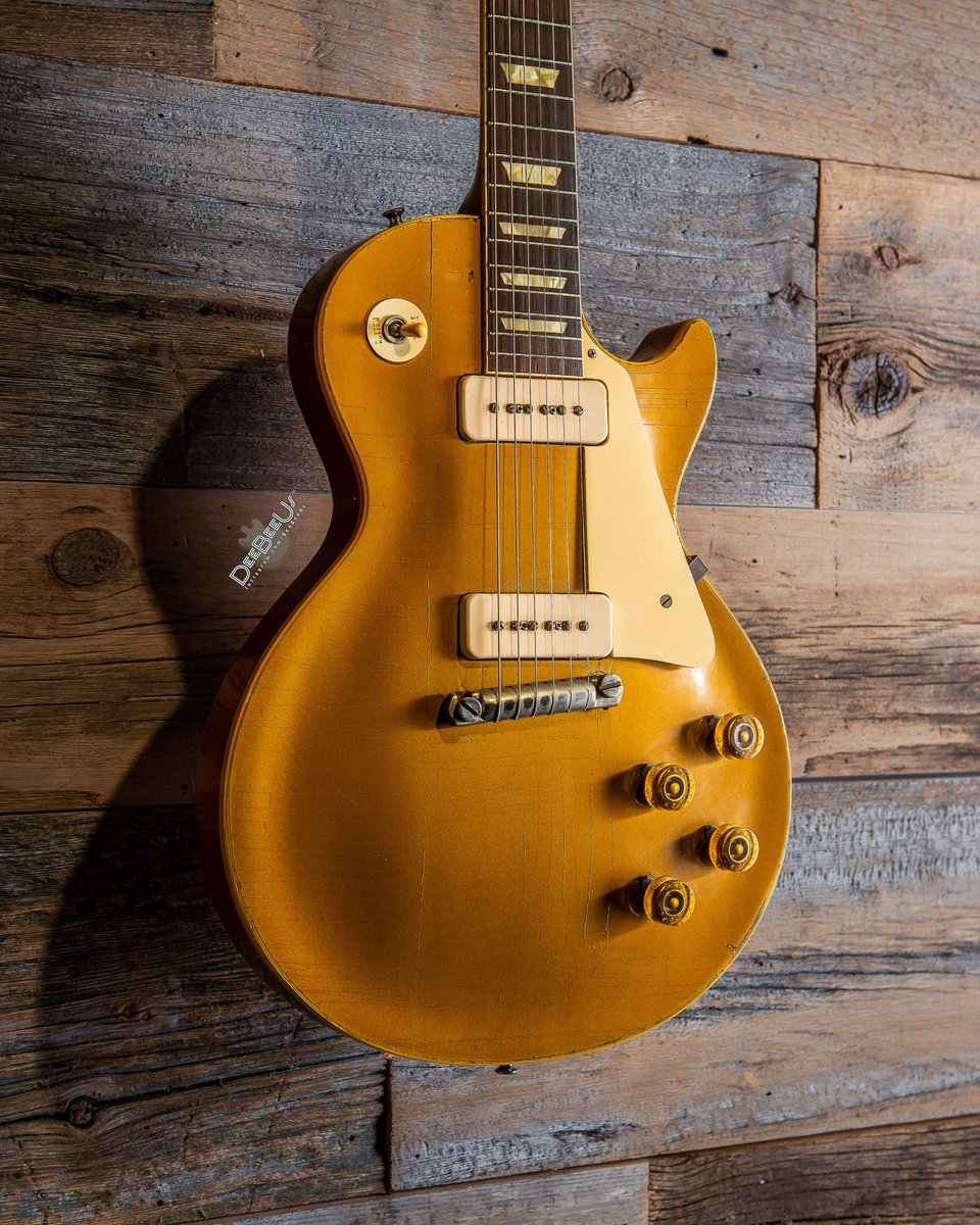 DeeBeeUs's tweet photo. Here is my idea of the ultimate #GibSunday.
1955 #wraptail #goldtop #LesPaul. Many thanks to the owner for allowing me into his home to photograph this beauty!
#gibsonlespaul #guitarphotography #gibsonguitars #electricguitar #gibsunday #gibson #vintageguitars #vintagegibson https://t.co/MTZjUuj1ox