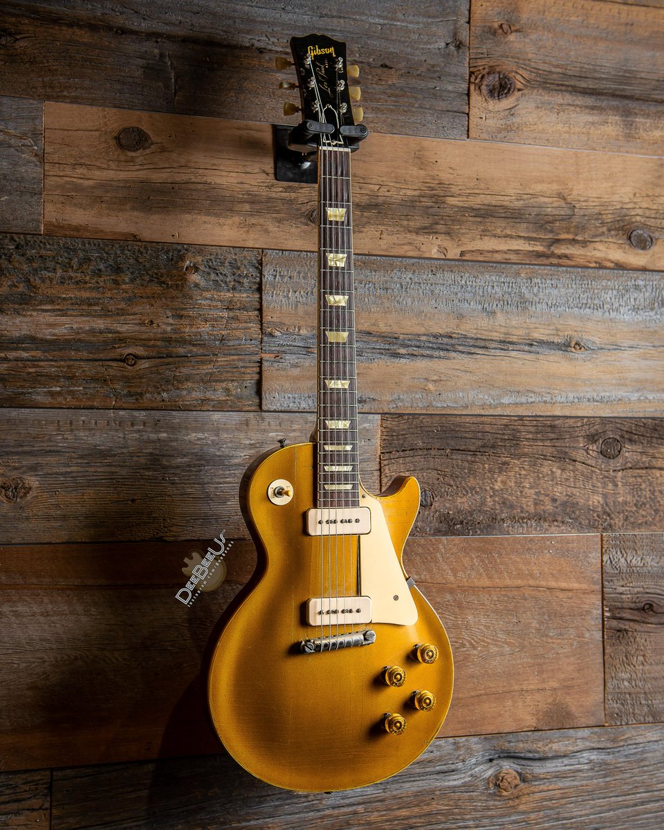 DeeBeeUs's tweet photo. Here is my idea of the ultimate #GibSunday.
1955 #wraptail #goldtop #LesPaul. Many thanks to the owner for allowing me into his home to photograph this beauty!
#gibsonlespaul #guitarphotography #gibsonguitars #electricguitar #gibsunday #gibson #vintageguitars #vintagegibson https://t.co/MTZjUuj1ox
