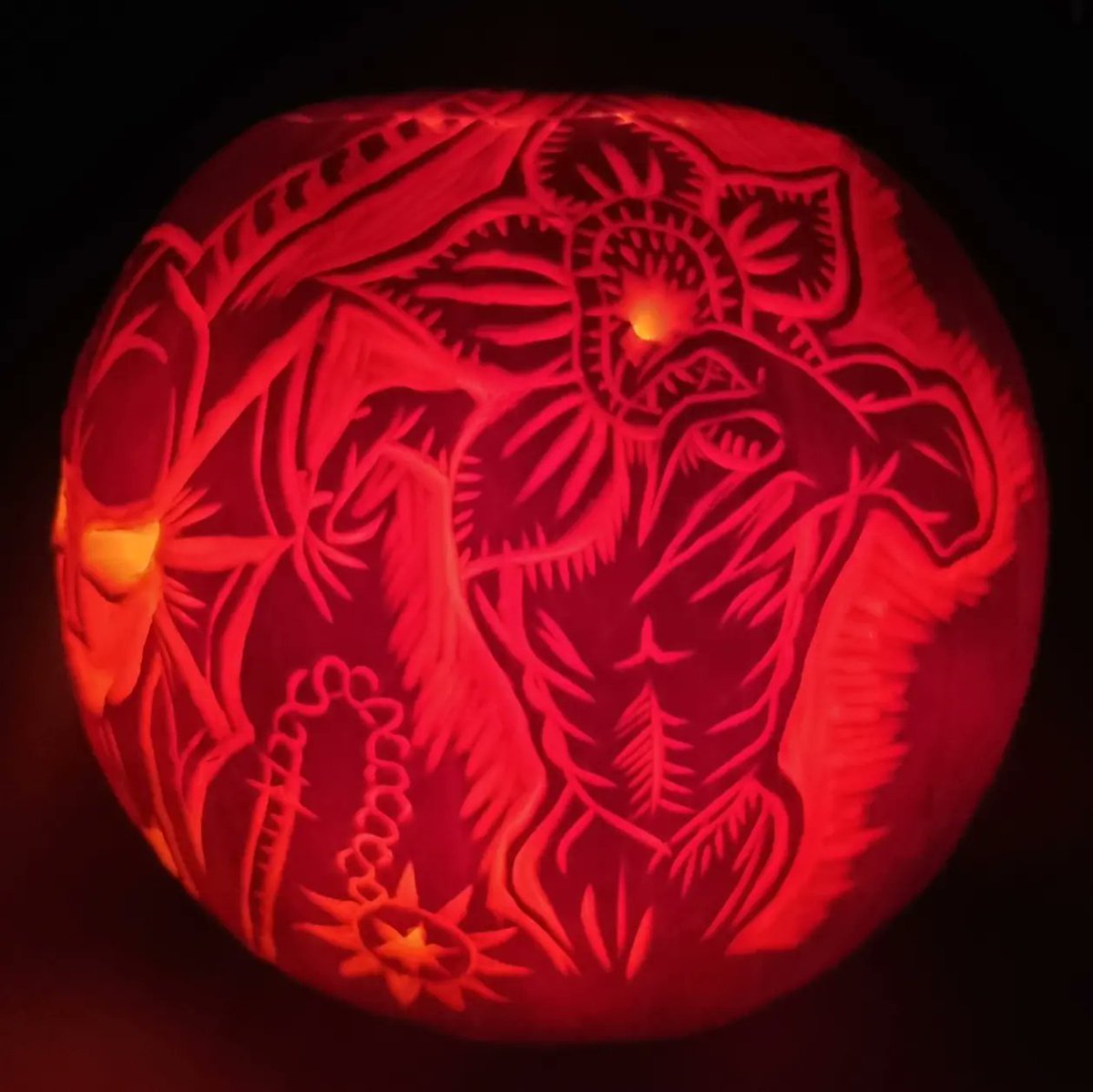 LucyElisabethC's tweet photo. ๐๐๐ strumpkin badumpkin..... it's this year's pumpkin!๐๐๐
This year's effort is inspired by the one and only #strangerthings #hellfireclub ๐ท๐ฝ๐๐ฎ๐น #netflix #strangerthingspumpkin #pumpkindesign #pumpkincarvingskills #demogorgon #mindflayer #dungeonsanddragons @NetflixUK https://t.co/cjZsxQfjOF