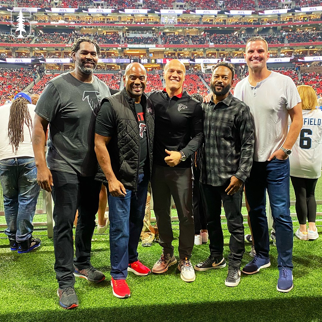 A bunch of former Cardinal and Atlanta Falcons in the ATL on this #StanfordNFL Sunday to support <a href="/drewww0/">ωἔrd</a>, <a href="/FiskTucker/">Tucker Fisk</a> and their former teammates going into the Falcons Ring of Honor.

#GoStanford