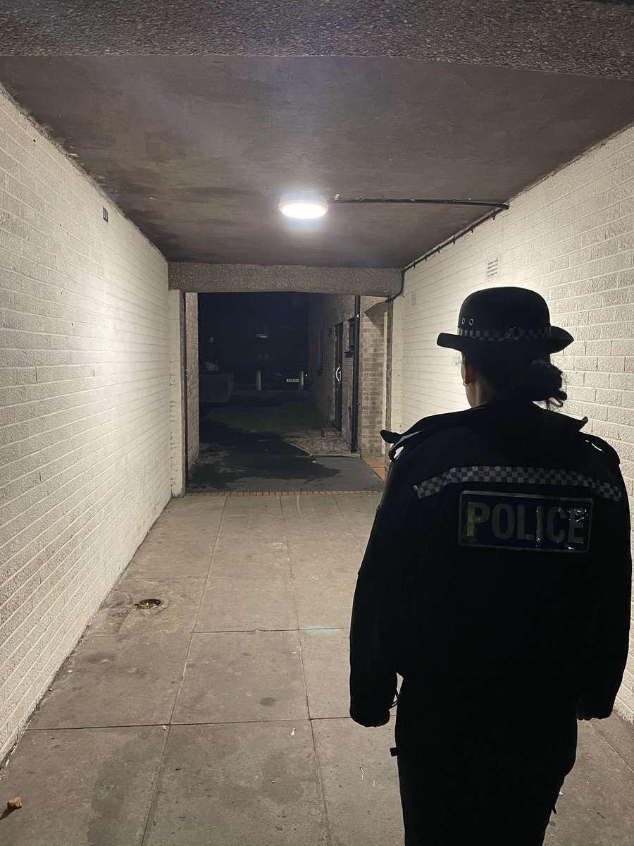 HP2TR's tweet photo. On foot patrol within the Westcliff. Everything is in good order. @Humberbeat_NL #OpTopaz https://t.co/WU4ZD3doSP