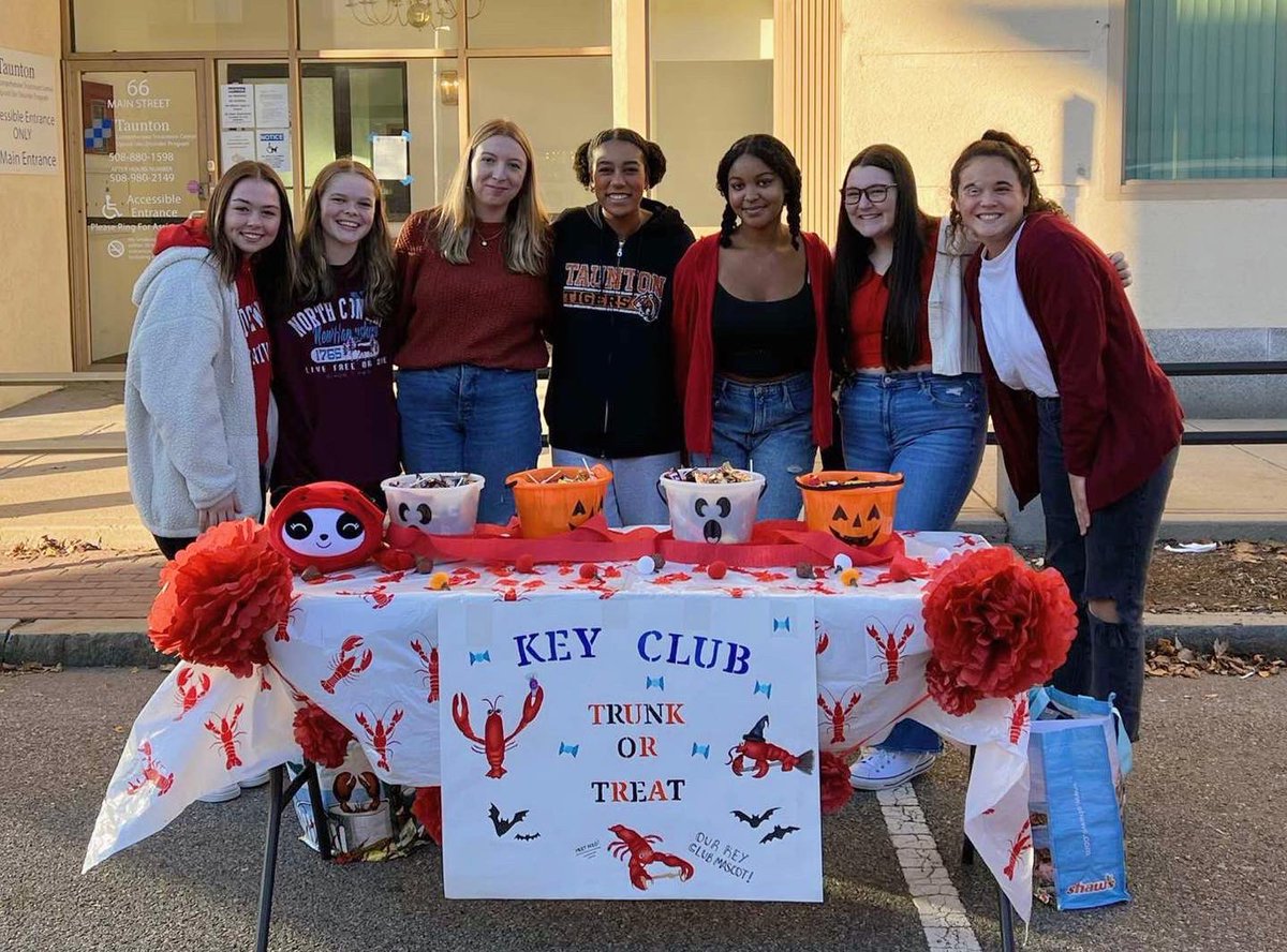 ths_kc's tweet photo. On Saturday, several Key Club members participated in Taunton’s annual Trunk or Treat event in the Taunton Green and it was a success! Thank you to everyone who participated! @tauntonhstigers @Taunton_Schools #LoveTauntonHS https://t.co/Qs3KBXoS7D