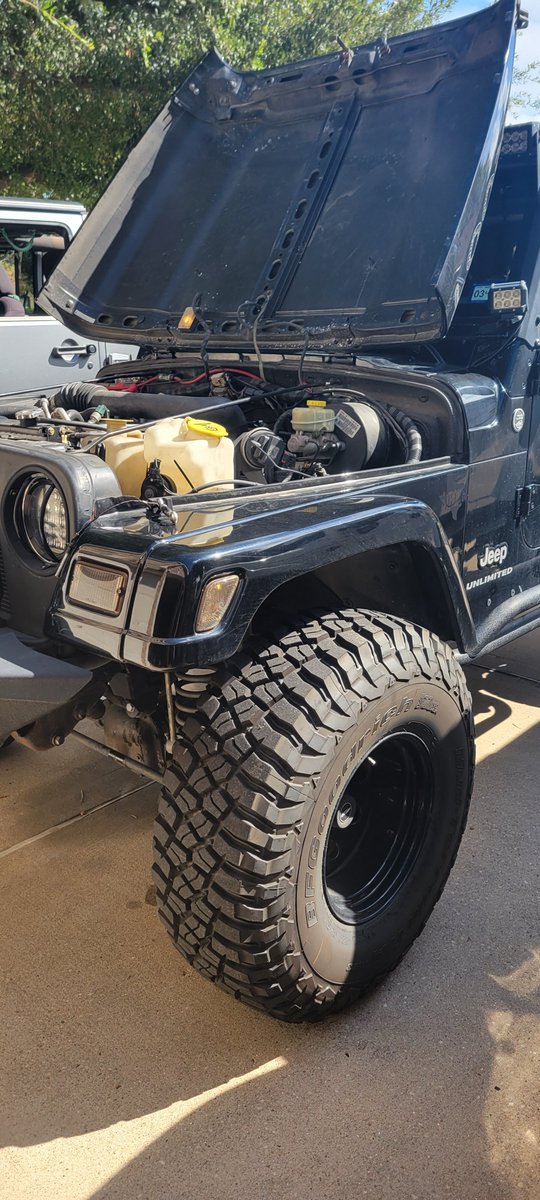 Groot just got some fresh oil! It was much needed 142700 miles! Still going strong!
<a href="/THEJeepMafia/">The Jeep Mafia</a> <a href="/Jeep/">Jeep</a> <a href="/Legendary1941/">Legendary 1941</a> #Jeep #LJ