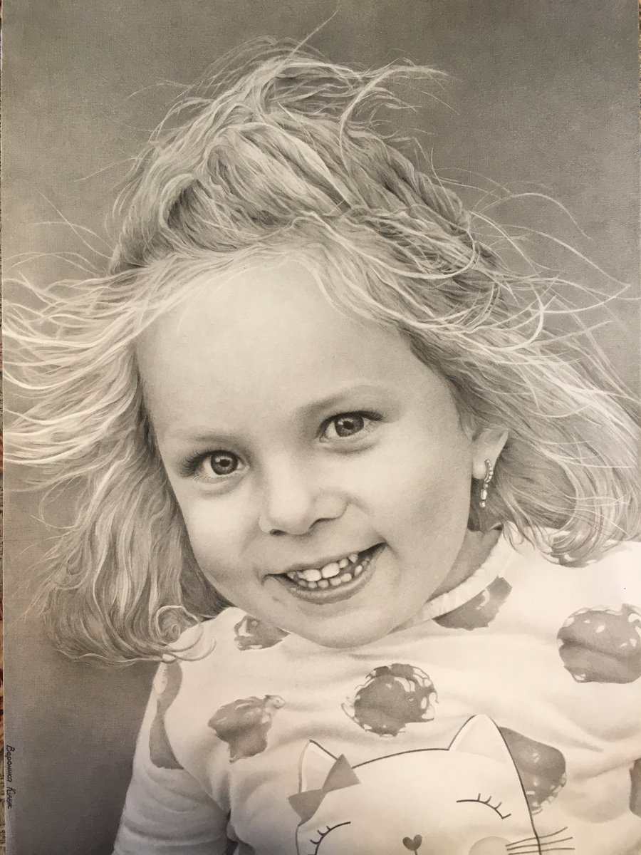 Paper, graphite.
#ArtistOnTwitter #drawingpencil #portraitart #artist #art #Graphic #graphicart #Halloween #gallery #painting #pencilart #Pencildrawing #nftart