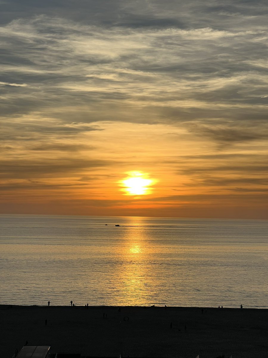 CalleyPoche's tweet image. Con atardeceres así ¿qué más?