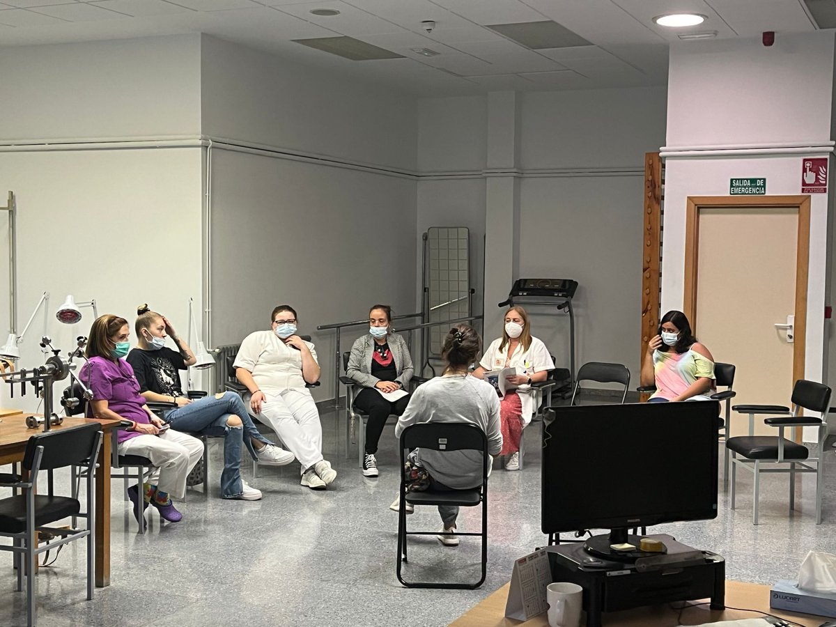 ResidenciaSAB's tweet photo. TRANSFORMACIÓN DEL MODELO DE CUIDADOS. En esta ocasión hemos revisado los objetivos logrados, hemos incorporado los nuevos cambios en el sistema de Calidad y entre tod@s hemos aportado nuevas ideas para mejorar los procesos que facilitan las buenas prácticas. https://t.co/nz3Fm3ezMn