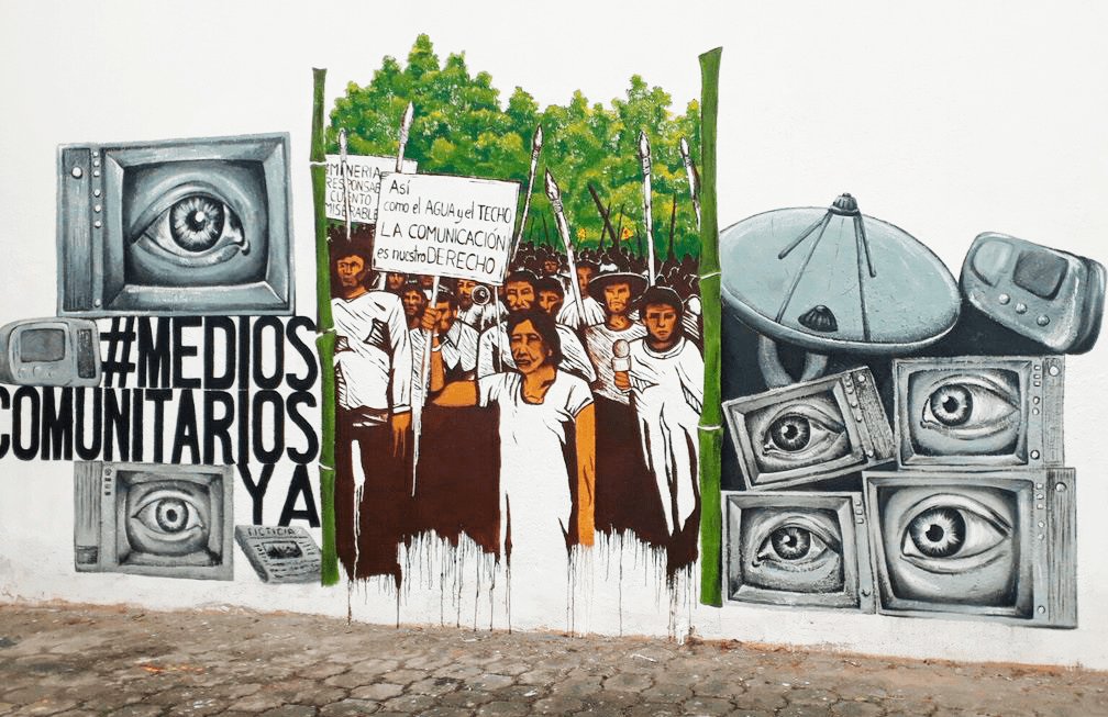 LeonidasIzaEc's tweet photo. Revés para el veto de Guillermo Lasso que pretendía asegurar el monopolio de la comunicación, hoy con 92 votos afirmativos la Asamblea ratificó los Art. 1, 24 y 44 de la #LeyDeComunicación para la democratización de frecuencias, impulso y desarrollo de los #MediosComunitariosYa. https://t.co/R2bhU8rLbq