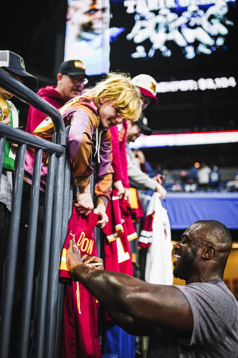 Commanders's tweet image. Big time fan love pregame 💛