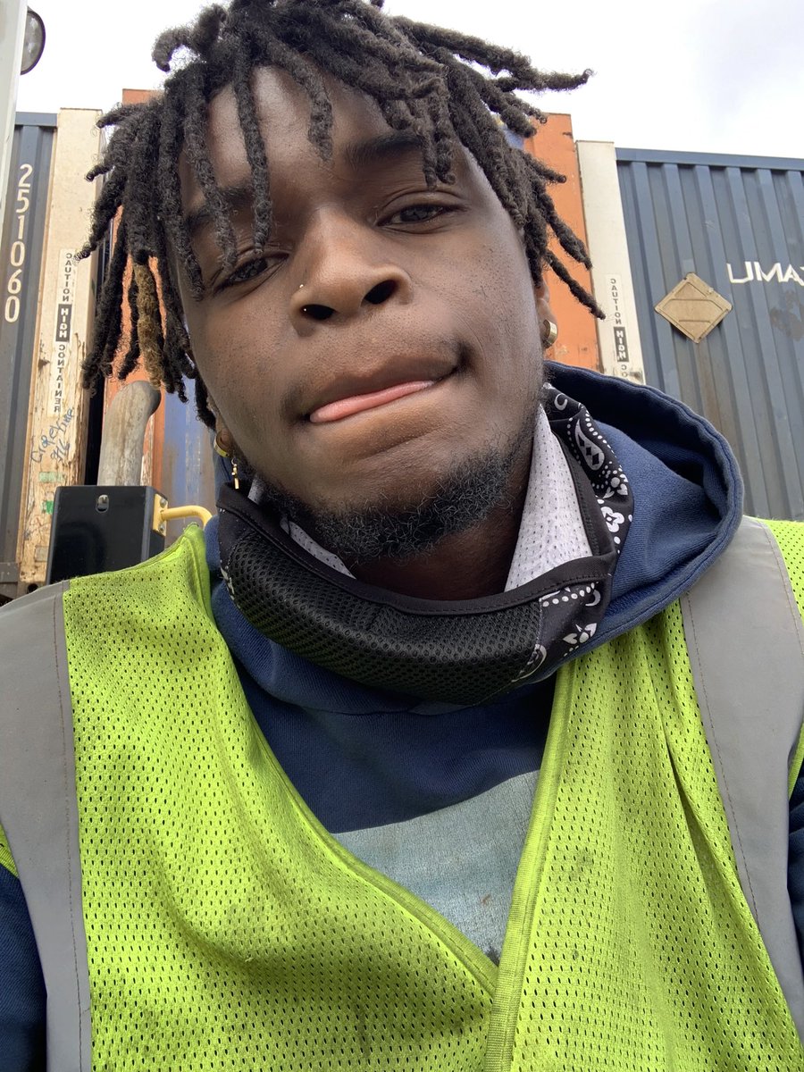 suweiijr's tweet photo. At work bored ttm
#OrSome https://t.co/fAS4V5pvtJ